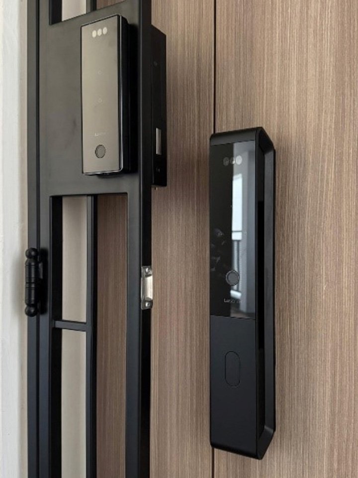 Modern-HDB-Gate-Lock-–Lusano-AI Modern-HDB-Gate-Lock-–Lusano-AI