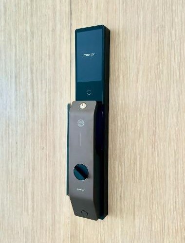 Moorgen Swarovski Crystal T9 in Gun Metal Finishing - Limited Edition Moorgen Swarovski Crystal T9 in Gun Metal Finishing - Limited Edition