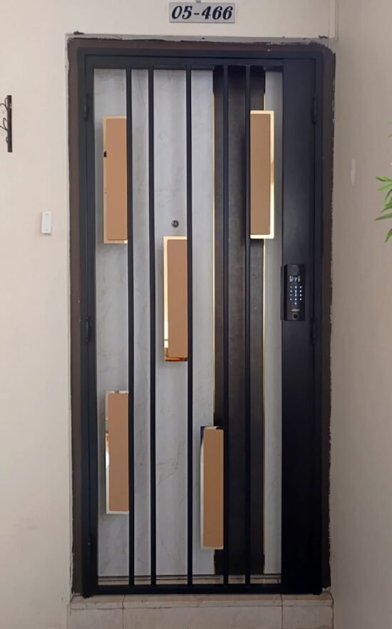 Kato Leather Gate with 2K Gold 3×7 Feet - Image 5