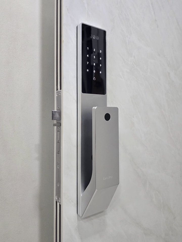 Lusano-Space-X-Digital-Door-Lock-Silver-Installation