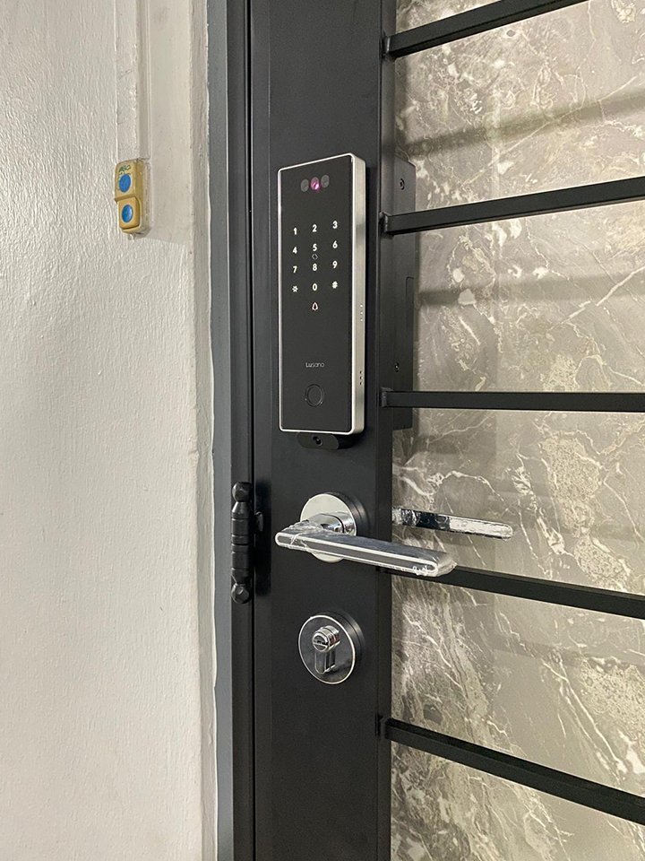 Lusano-Space-X-Digital-Door-Lock-Silver-Installation