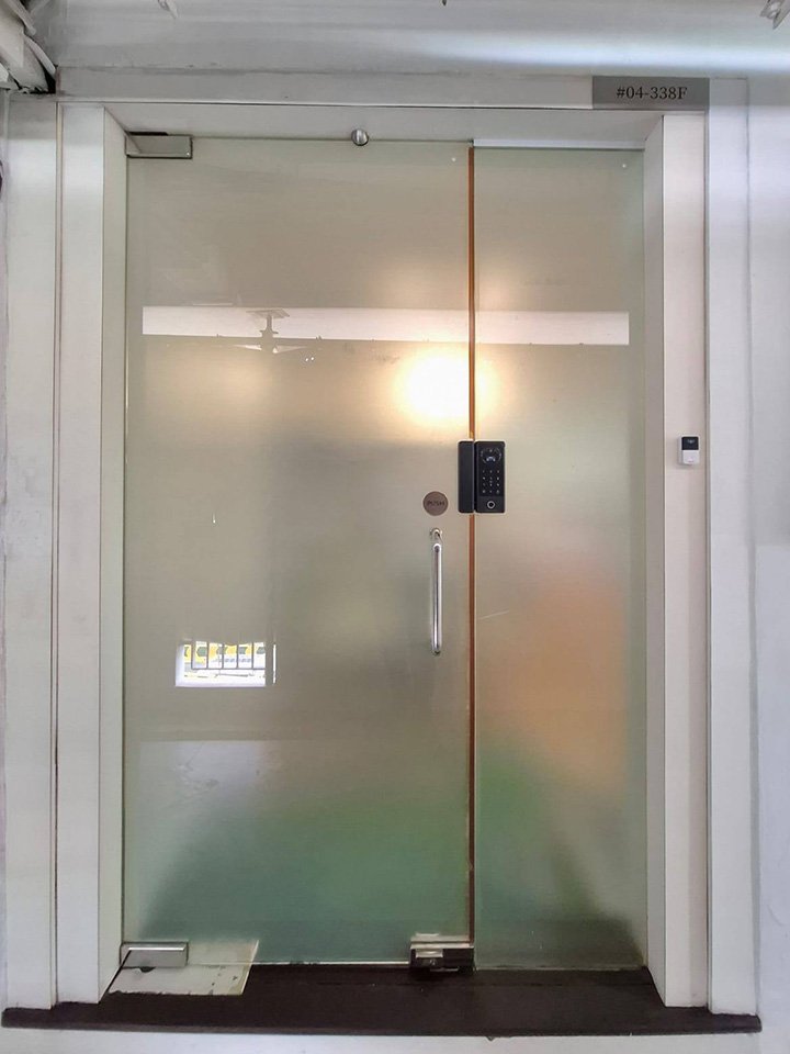 Lusano+ Glass Digital Lock Installation Lusano+ Glass Digital Lock Installation