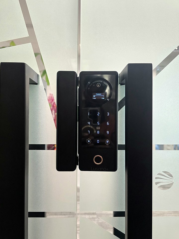 Lusano Glass Digital Lock With Tuya Wi-Fi 5G Installation Lusano Glass Digital Lock With Tuya Wi-Fi 5G Installation