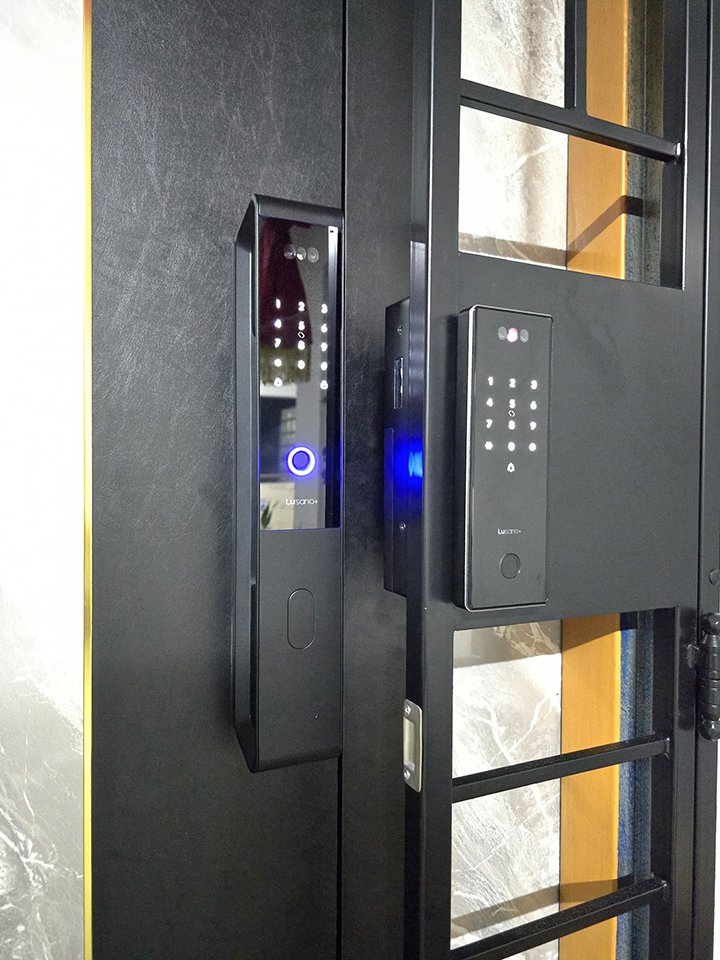Lusano-Smart-Lock-Retail-Shop-Exclusive-–-Not-Sold-Online-2
