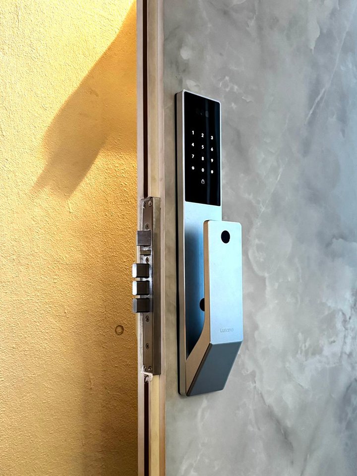 Lusano-Space-X-Smart-Door-Lock-Titanium-Cool-White