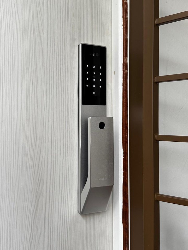 Lusano-Space-X-Smart-Door-Lock-Titanium-Cool-White