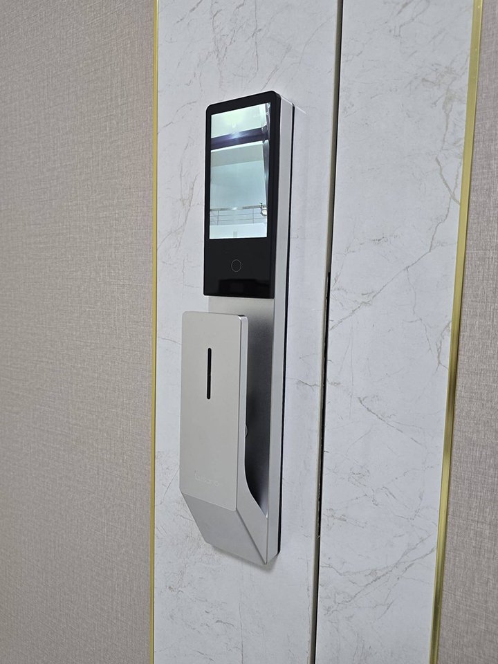Lusano-Space-X-Smart-Door-Lock-Titanium-Cool-White