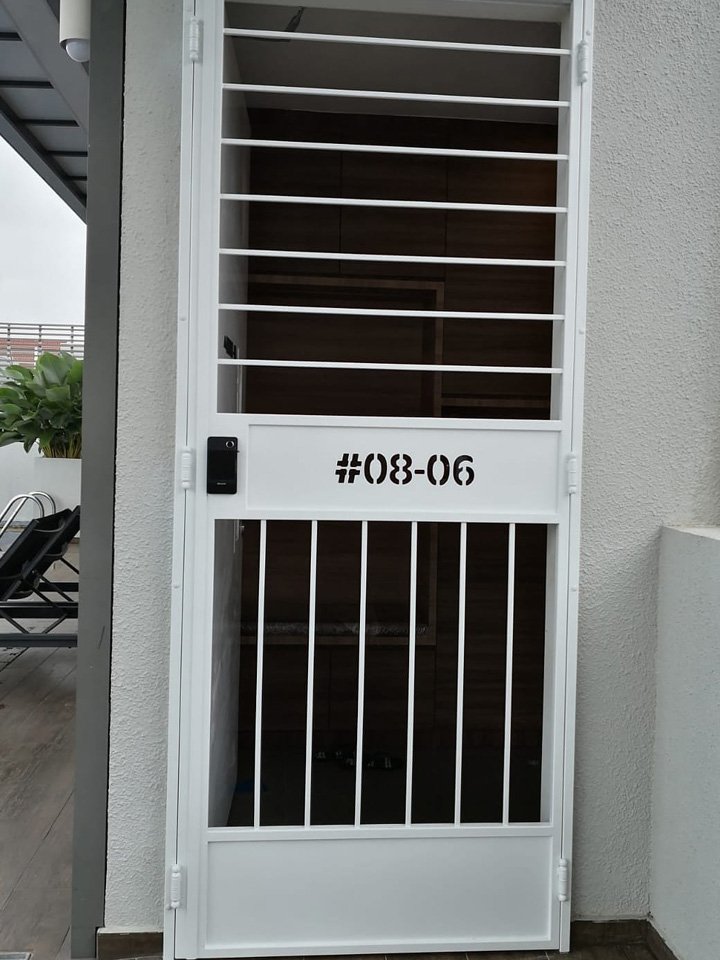 Mild Steel Gate - Simple Line With Cover