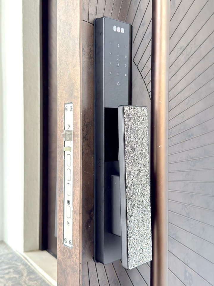 Moorgen T5 Full Swarovski Crystal Smart Lock